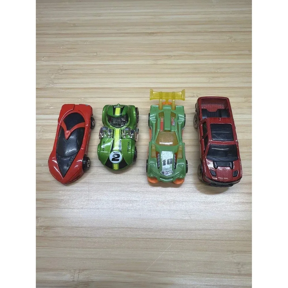 Hot Wheels Lot of 4‎ Loose Cars Truck Twin Mill Ram 1500 Mixed